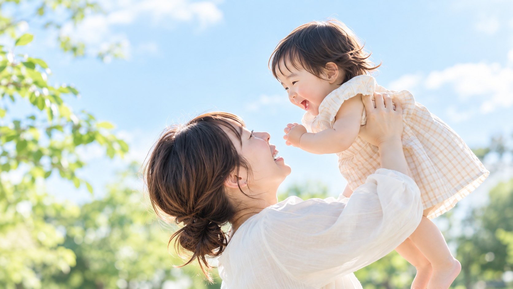 子どもを抱き上げる親子のイメージ