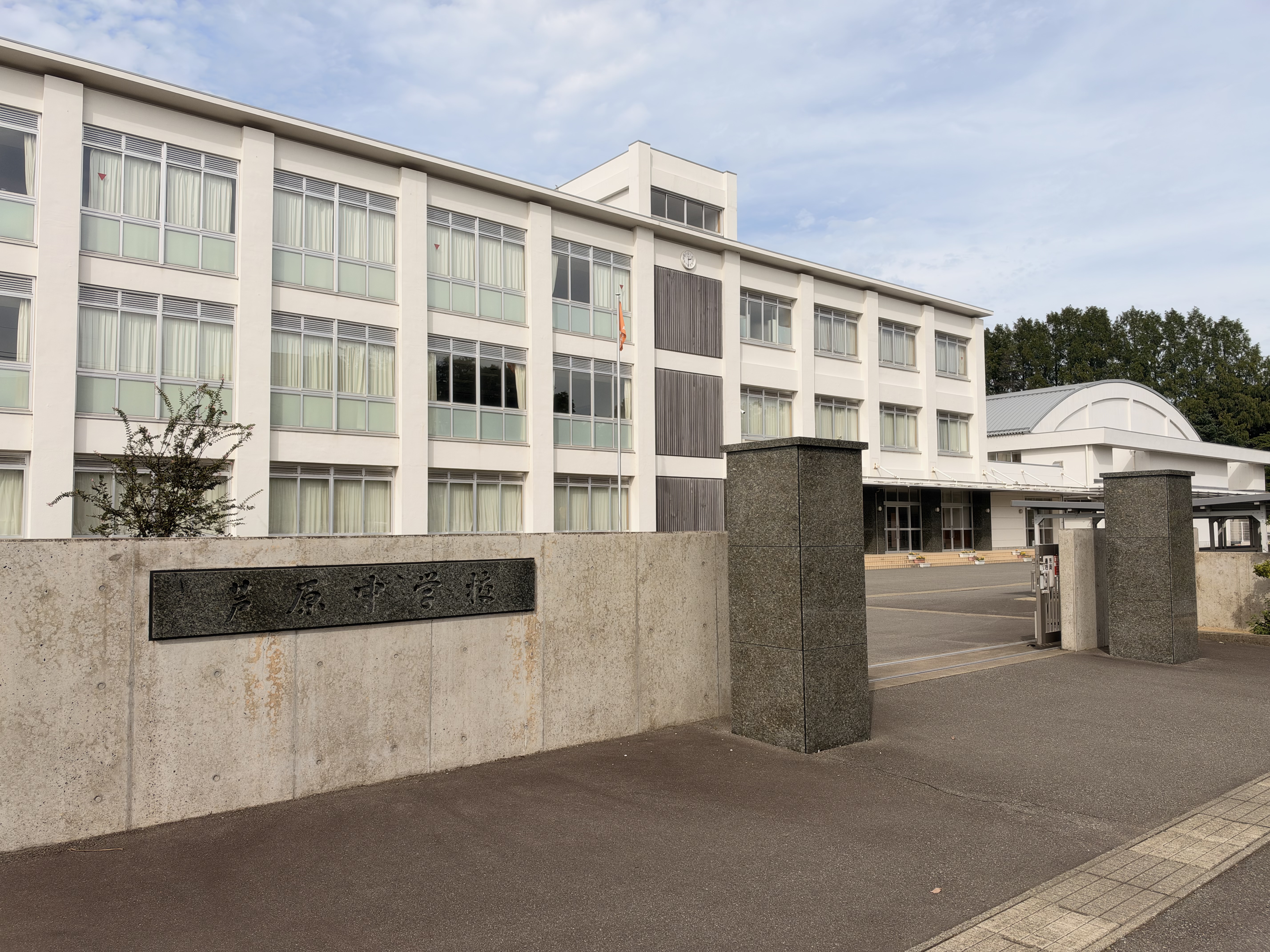 芦原中学校の外観