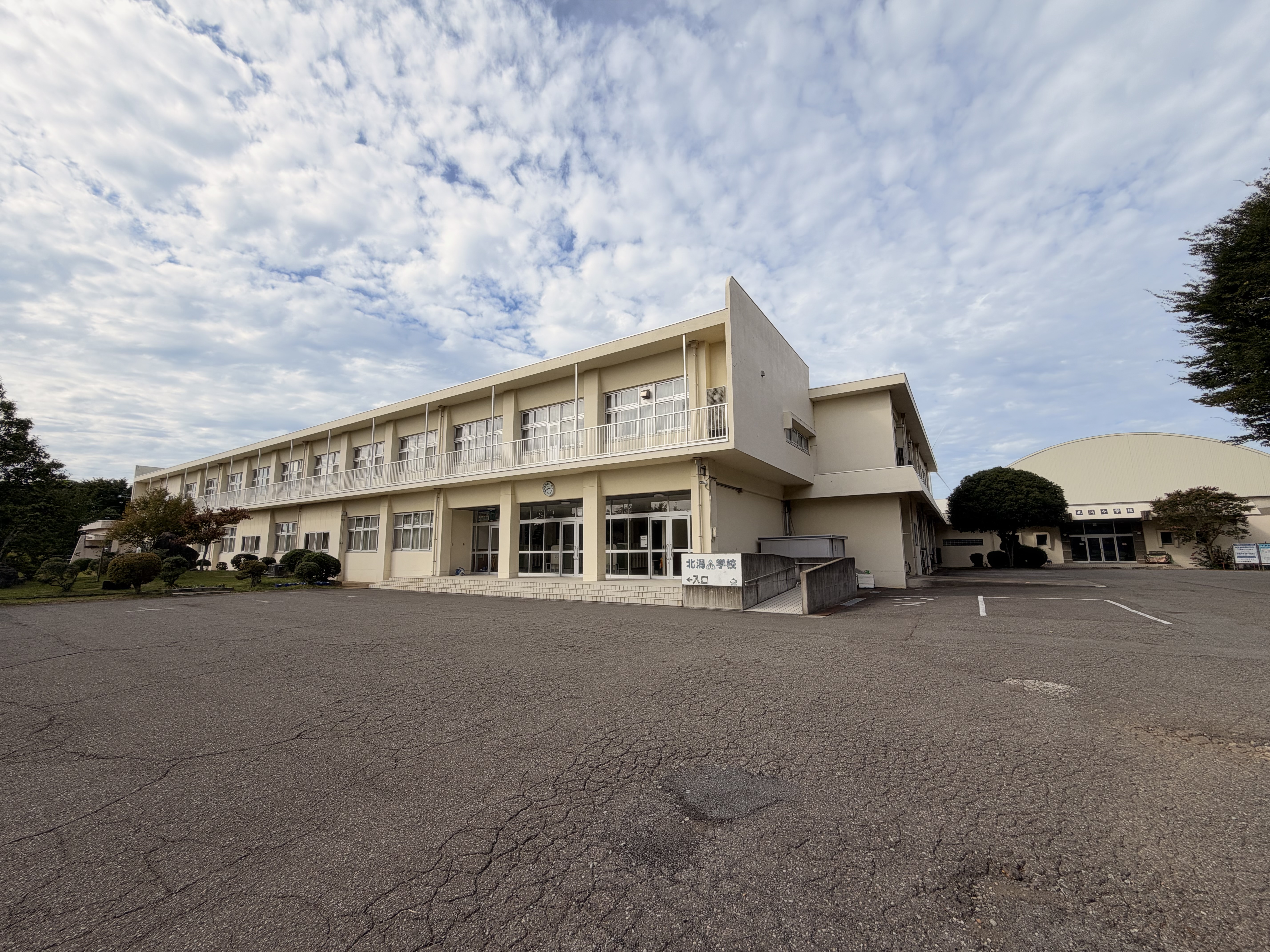 北潟小学校の外観