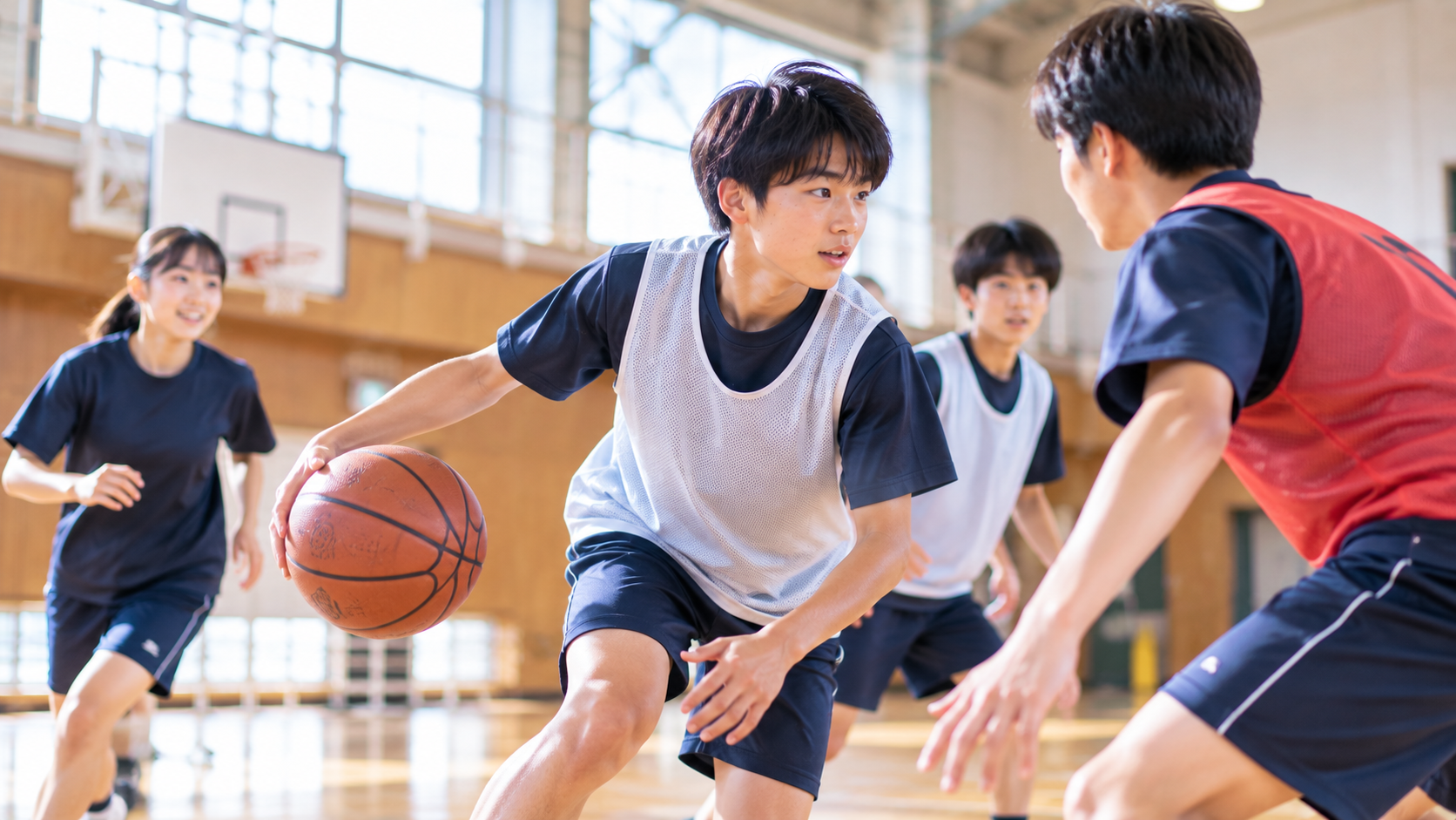 中学生が部活動に取り組んでいるイメージ